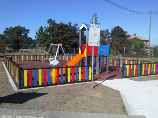 Parque infantil (Cotobade)