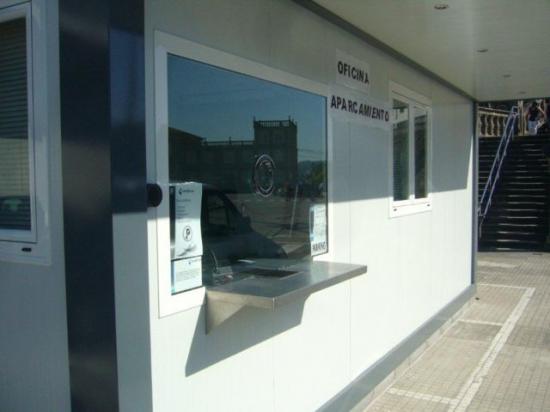 Caseta para control de accesos de Parking - Estacin de tren de Santiago de Compostela
