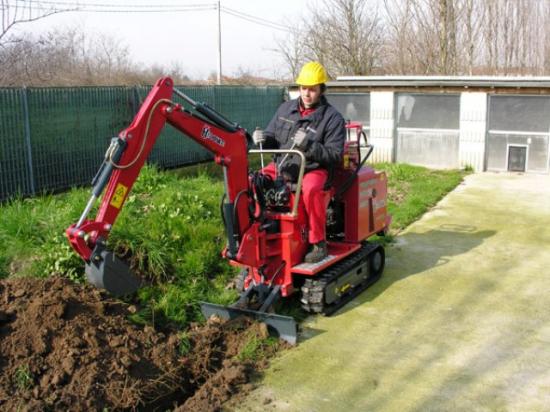 Minidumper con cazo trabajando