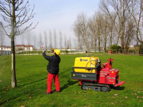 Minidumper con fumigador trabajando