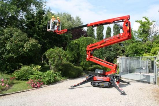 Plataforma area con orugas HINOWA Light Lift 17.75