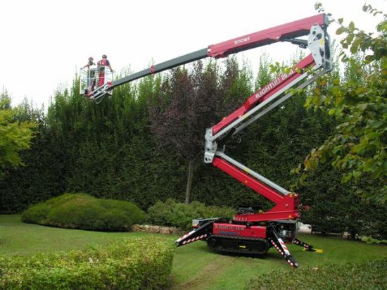 Plataforma area con orugas HINOWA Light Lift 20.10