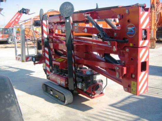 Plataforma area con orugas HINOWA Light Lift 19.65 recogida