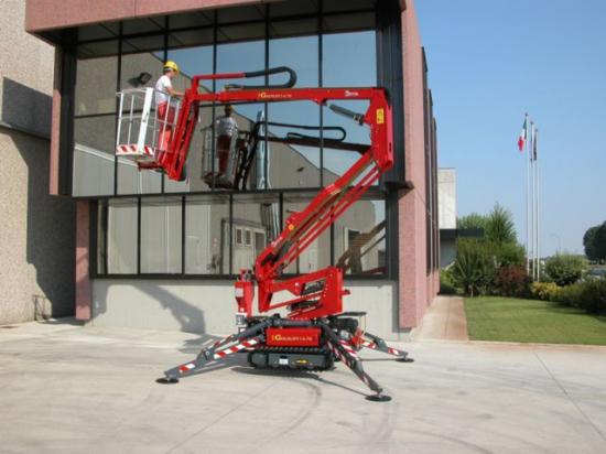 Plataforma area con orugas HINOWA