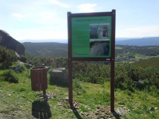 Papelera y panel de orientacin BRAGMAIA - Concello de Teo (A Corua)