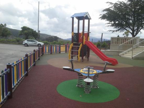 Parque infantil (Santa Mara de Tebra - Tomio)
