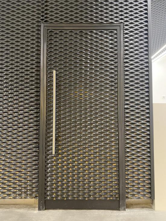 Puerta multiusos en Gimnasio MeuFit en Centro Comercial Vialia Vigo