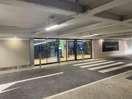 Puerta corredera cortafuegos Supermercado Lidl en Vigo