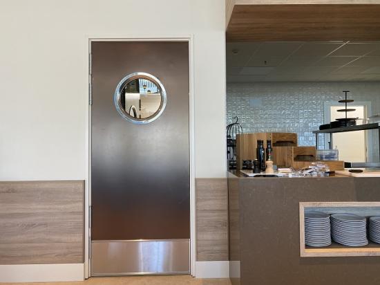 Puerta multiusos de vaivn mod. OFFICE SWING 1H en Hotel Attica 21 Vigo